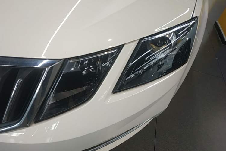 Used Skoda Octavia 2019 1.5L Automatic Smart Drive Luxury Edition China VI Standard Left Front Headlight