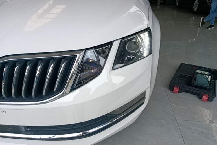 Used Skoda Octavia 2019 TSI230 DSG SmartDrive Luxury Edition China V Standard Left Front Headlight