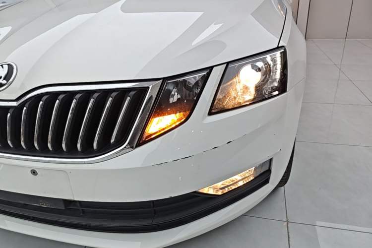 Used Skoda Octavia 2019 TSI230 DSG Smart & Comfort Edition China VI Standard Left Front Headlight