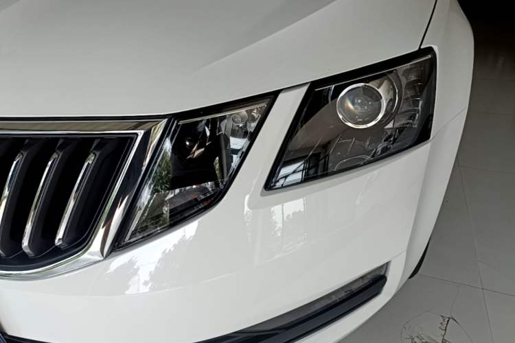 Used Skoda Octavia 2019 1.5L Automatic SmartDrive Comfort Edition China VI Standard Left Front Headlight