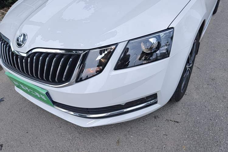 Used Skoda Octavia 2019 TSI230 DSG SmartDrive Luxury Edition China VI Left Front Headlight