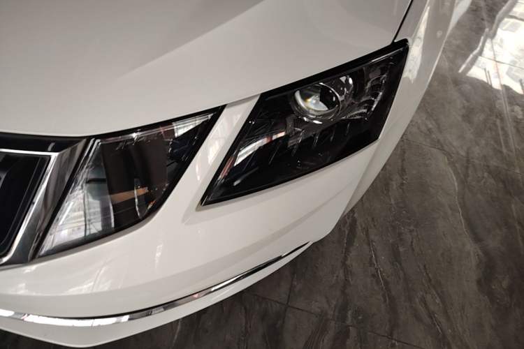Used Skoda Octavia 2019 1.5L Automatic Smart Drive Luxury Edition China VI Standard Left Front Headlight