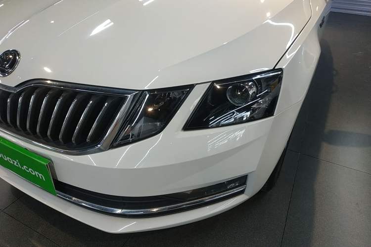 Used Skoda Octavia 2019 TSI230 DSG SmartDrive Luxury Edition China VI Left Front Headlight