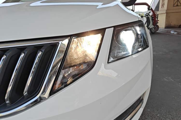 Used Skoda Octavia 2019 1.5L Automatic Smart Drive Luxury Edition China VI Standard Left Front Headlight