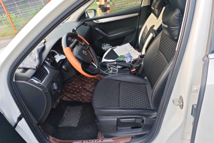 Used Skoda Octavia 2019 1.5L Automatic Smart Drive Luxury Edition China VI Standard Left Front Seat
