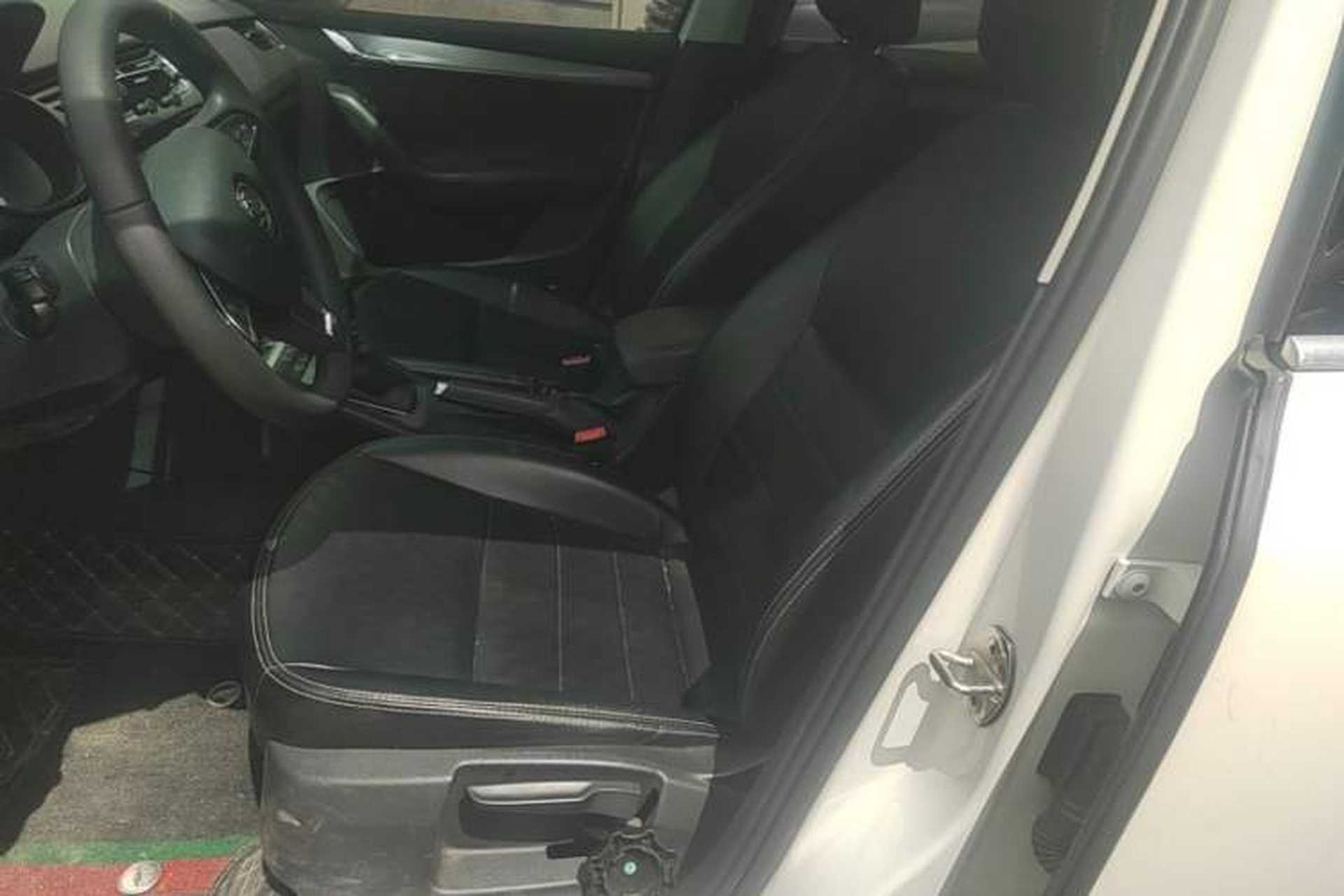 Used Skoda Octavia 2019 1.5L Automatic Smart Drive Luxury Edition China VI Standard Left Front Seat