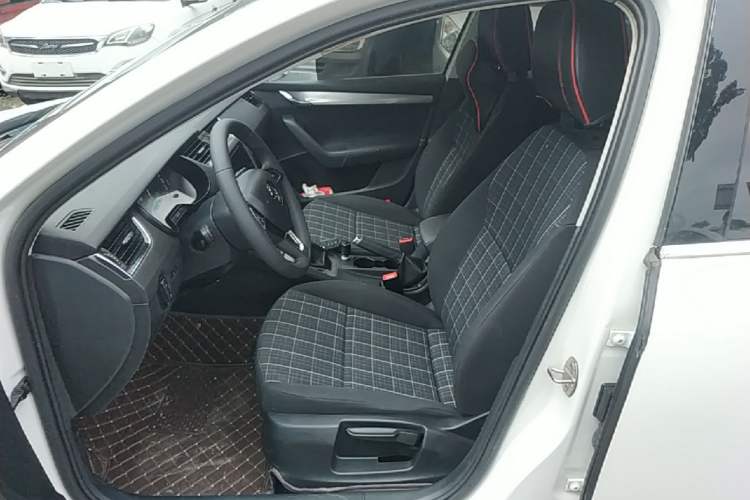 Used Skoda Octavia 2019 1.5L Automatic SmartDrive Comfort Edition China VI Standard Left Front Seat