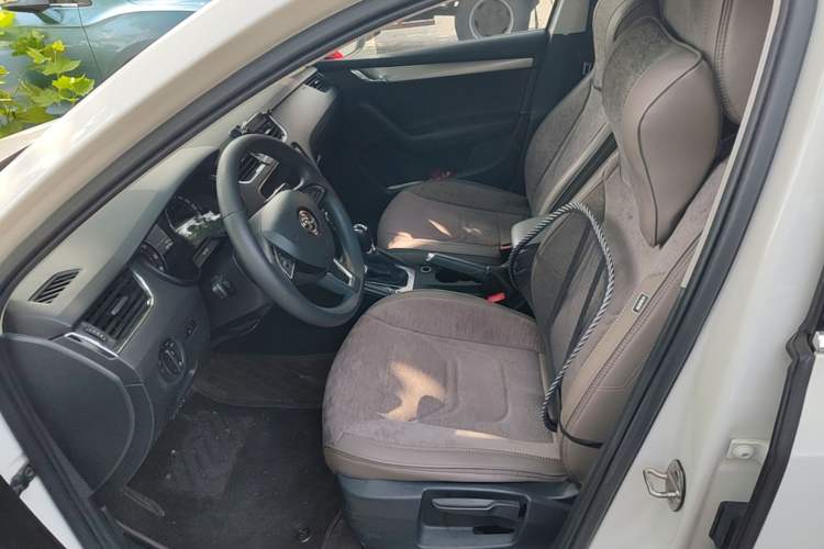Used Skoda Octavia 2019 TSI230 DSG Smart & Comfort Edition China VI Standard Left Front Seat