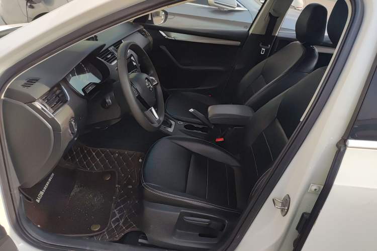 Used Skoda Octavia 2019 1.5L Automatic SmartDrive Comfort Edition China VI Standard Left Front Seat