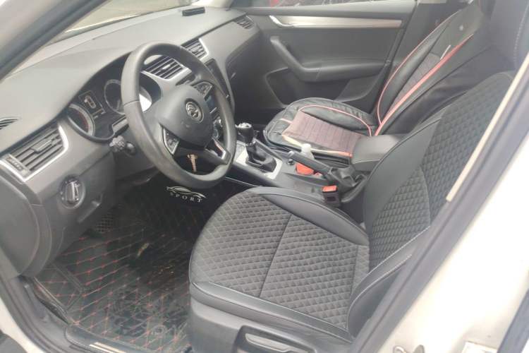 Used Skoda Octavia 2019 TSI280 DSG SmartDrive Luxury Edition China VI Left Front Seat