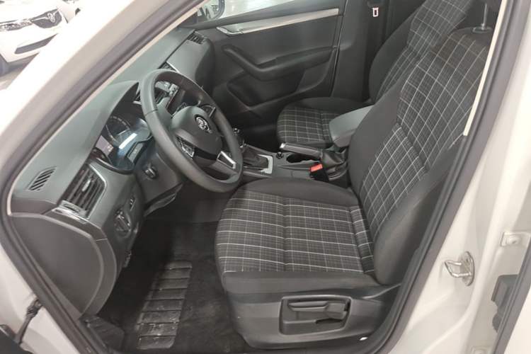 Used Skoda Octavia 2019 1.5L Automatic SmartDrive Comfort Edition China VI Standard Left Front Seat
