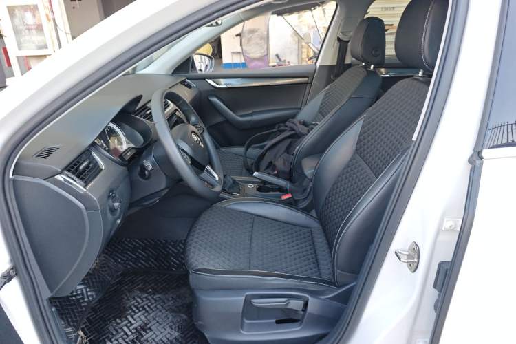 Used Skoda Octavia 2019 TSI280 DSG Luxury Edition Station Wagon China VI Standard Left Front Seat