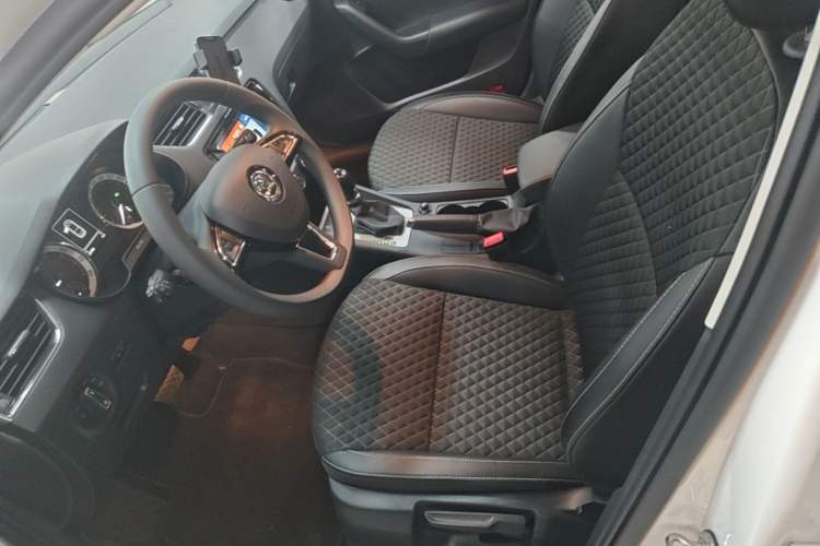 Used Skoda Octavia 2019 1.5L Automatic Smart Drive Luxury Edition China VI Standard Left Front Seat