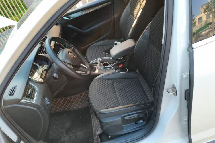 Used Skoda Octavia 2019 TSI280 DSG Luxury Edition Station Wagon China VI Standard Left Front Seat