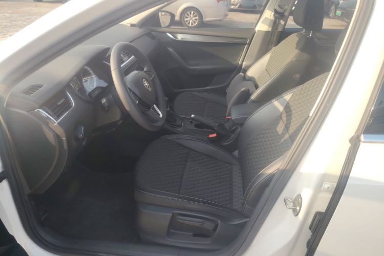 Used Skoda Octavia 2019 TSI280 DSG Luxury Edition Station Wagon China VI Standard Left Front Seat