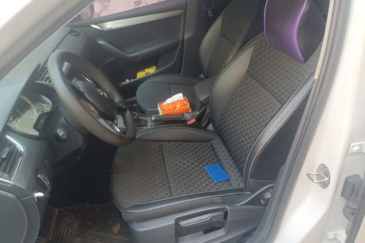 Used Skoda Octavia 2019 1.5L Automatic Smart Drive Luxury Edition China VI Standard Left Front Seat