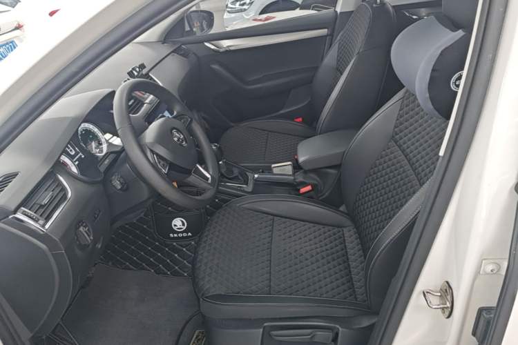 Used Skoda Octavia 2019 1.5L Automatic Smart Drive Luxury Edition China VI Standard Left Front Seat