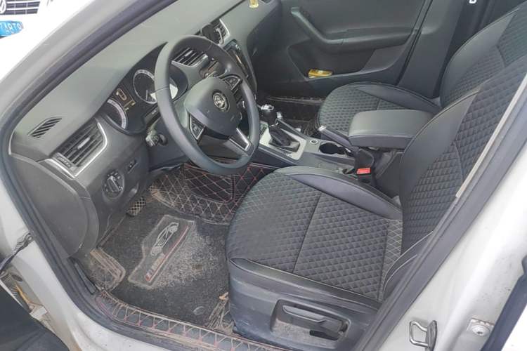 Used Skoda Octavia 2019 1.5L Automatic Luxury Edition Left Front Seat