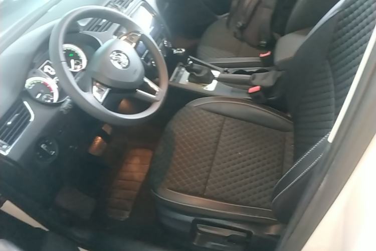 Used Skoda Octavia 2019 1.5L Automatic Smart Drive Luxury Edition China VI Standard Left Front Seat
