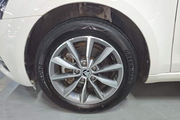 Used Skoda Octavia 2019 TSI230 DSG Smart & Comfort Edition China VI Standard Left Front Wheel Hub