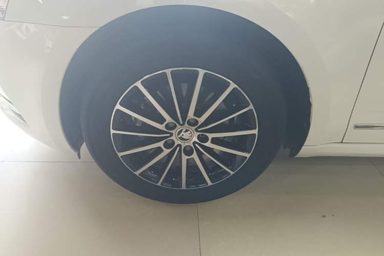 Used Skoda Octavia 2019 1.5L Automatic Luxury Edition Left Front Wheel Hub