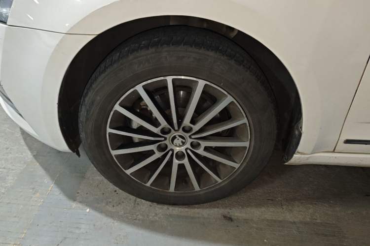 Used Skoda Octavia 2019 TSI230 DSG SmartDrive Luxury Edition China VI Left Front Wheel Hub