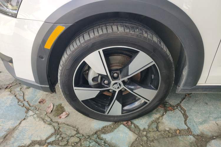 Used Skoda Octavia 2019 TSI280 DSG Flagship Wagon China VI Standard Left Front Wheel Hub