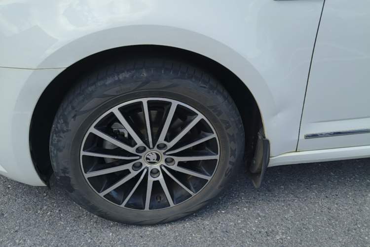 Used Skoda Octavia 2019 1.5L Automatic Smart Drive Luxury Edition China V Standard Left Front Wheel Hub