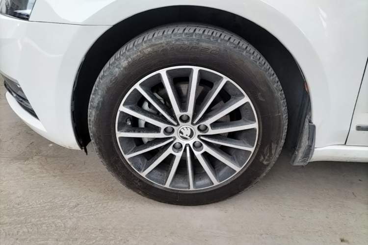 Used Skoda Octavia 2019 1.5L Automatic Smart Drive Luxury Edition China VI Standard Left Front Wheel Hub