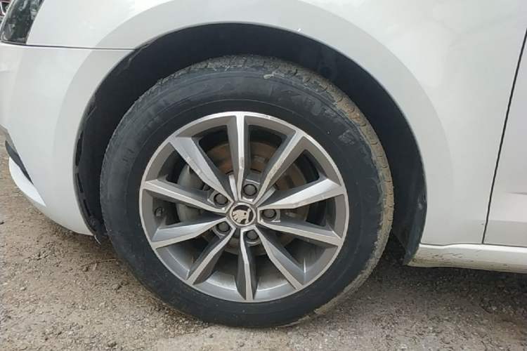 Used Skoda Octavia 2019 1.5L Automatic SmartDrive Comfort Edition China VI Standard Left Front Wheel Hub