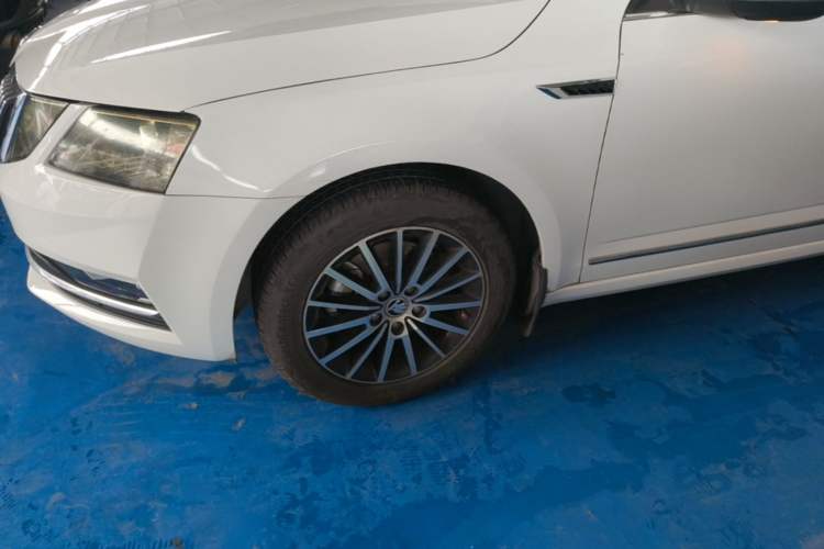 Used Skoda Octavia 2019 1.5L Automatic Smart Drive Luxury Edition China V Standard Left Front Wheel Hub