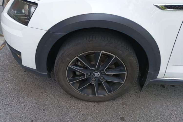 Used Skoda Octavia 2019 TSI230 DSG Luxury Edition Station Wagon China V Standard Left Front Wheel Hub