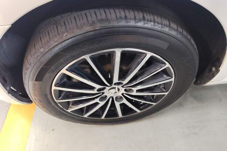 Used Skoda Octavia 2019 TSI230 DSG Luxury Edition Left Front Wheel Hub