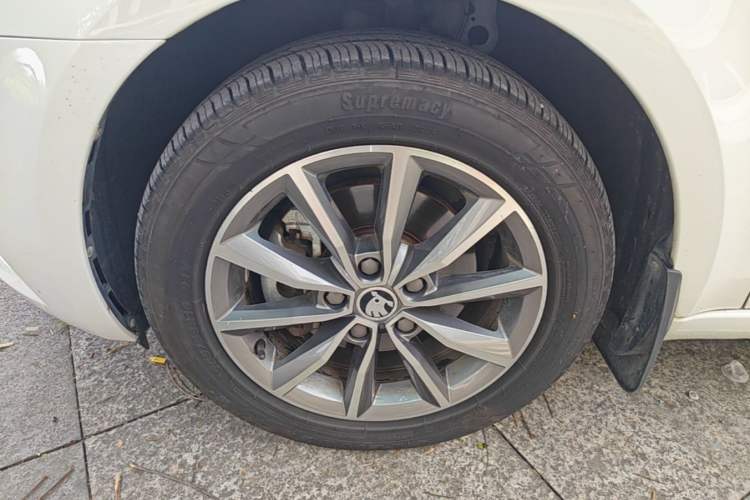 Used Skoda Octavia 2019 1.5L Automatic SmartDrive Comfort Edition China V Standard Left Front Wheel Hub