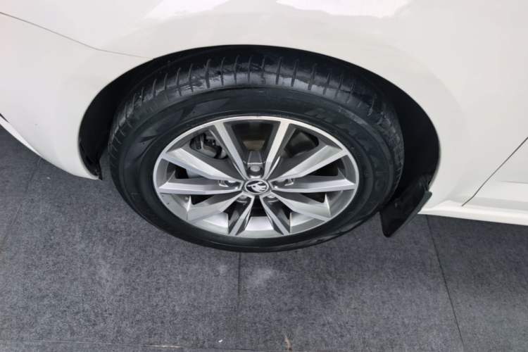Used Skoda Octavia 2019 TSI230 DSG Smart & Comfort Edition China VI Standard Left Front Wheel Hub