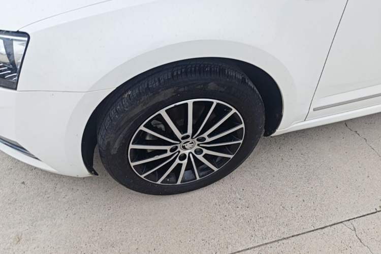 Used Skoda Octavia 2019 1.5L Automatic Smart Drive Luxury Edition China VI Standard Left Front Wheel Hub