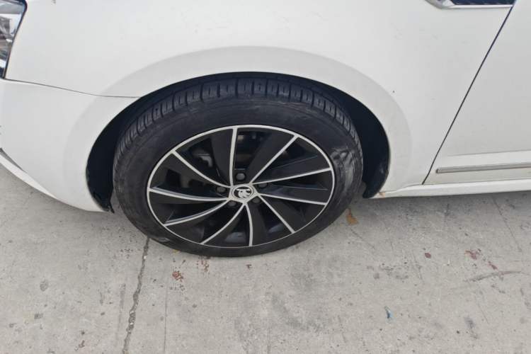 Used Skoda Octavia 2019 TSI280 DSG SmartDrive Luxury Edition China VI Left Front Wheel Hub