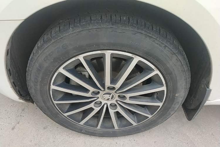 Used Skoda Octavia 2019 TSI230 DSG Luxury Edition Left Front Wheel Hub
