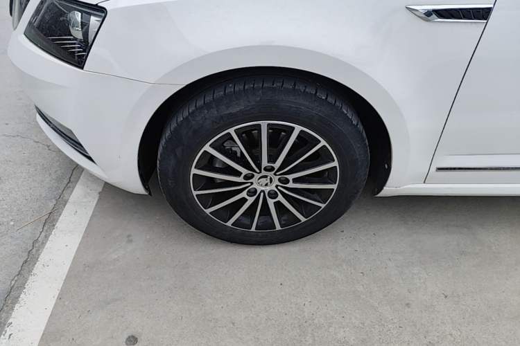 Used Skoda Octavia 2019 TSI230 DSG SmartDrive Luxury Edition China VI Left Front Wheel Hub