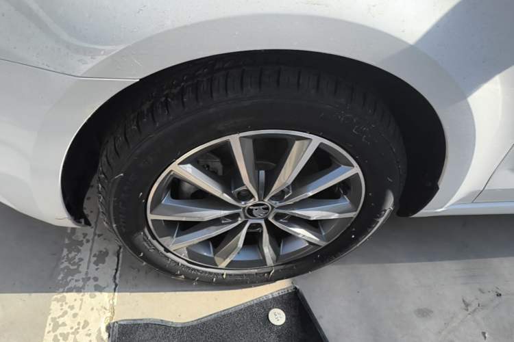 Used Skoda Octavia 2019 1.5L Automatic Comfort Edition Left Front Wheel Hub