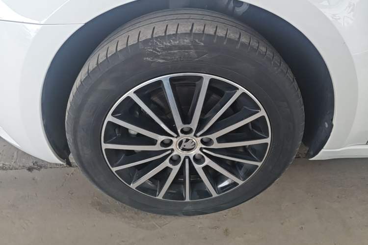 Used Skoda Octavia 2019 1.5L Automatic Smart Drive Luxury Edition China V Standard Left Front Wheel Hub
