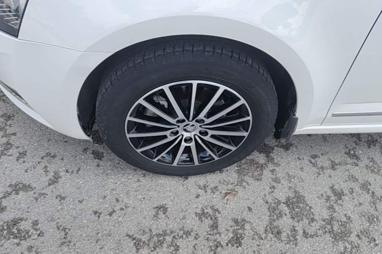 Used Skoda Octavia 2019 TSI230 DSG SmartDrive Luxury Edition China VI Left Front Wheel Hub