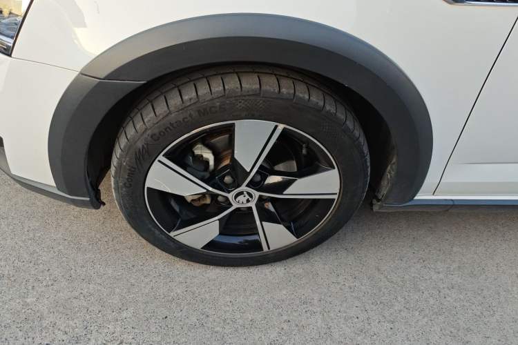 Used Skoda Octavia 2019 TSI280 DSG Luxury Edition Station Wagon China VI Standard Left Front Wheel Hub