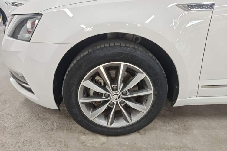 Used Skoda Octavia 2019 1.5L Automatic SmartDrive Comfort Edition China VI Standard Left Front Wheel Hub