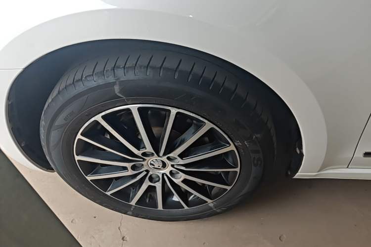 Used Skoda Octavia 2019 1.5L Automatic Smart Drive Luxury Edition China VI Standard Left Front Wheel Hub