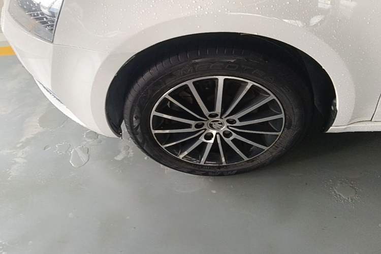 Used Skoda Octavia 2019 TSI230 DSG SmartDrive Luxury Edition China VI Left Front Wheel Hub