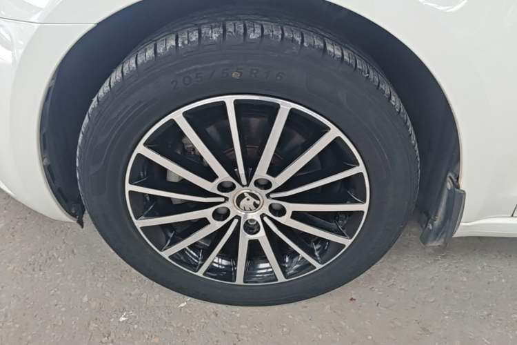 Used Skoda Octavia 2019 1.5L Automatic Smart Drive Luxury Edition China VI Standard Left Front Wheel Hub