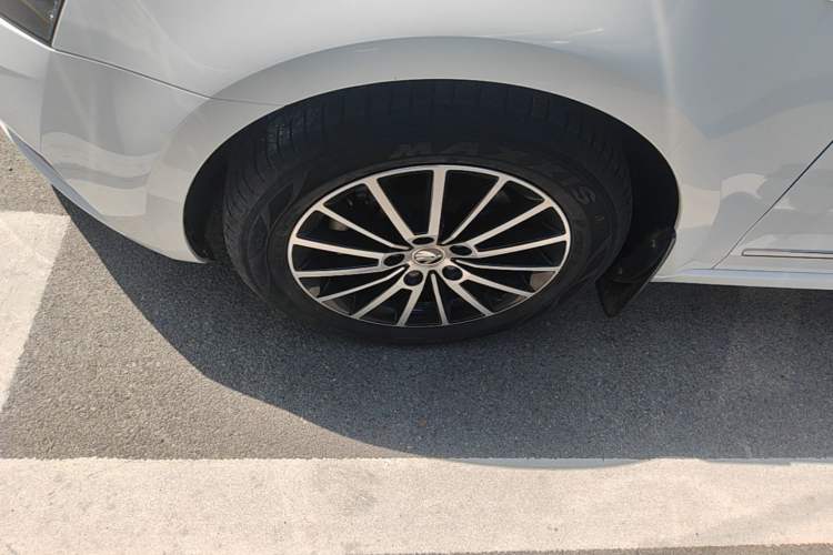 Used Skoda Octavia 2019 1.5L Automatic Smart Drive Luxury Edition China VI Standard Left Front Wheel Hub