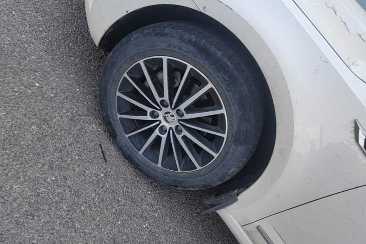 Used Skoda Octavia 2019 1.5L Automatic Luxury Edition Left Front Wheel Hub