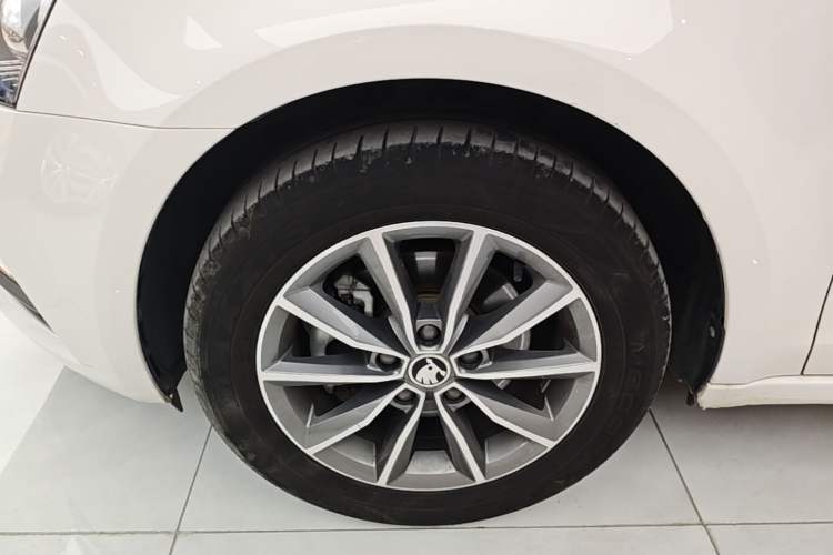 Used Skoda Octavia 2019 TSI230 DSG Smart & Comfort Edition China VI Standard Left Front Wheel Hub